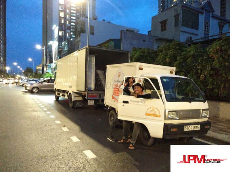 đội ngũ xe tải chuyển văn phòng của LPM