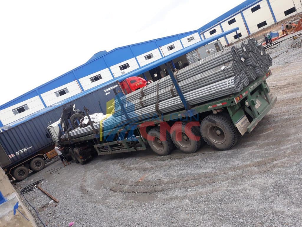 xe container vận chuyển sắt thép