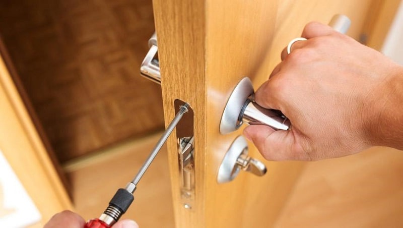 sửa chửa, thay thế các phụ kiện đồ gỗ