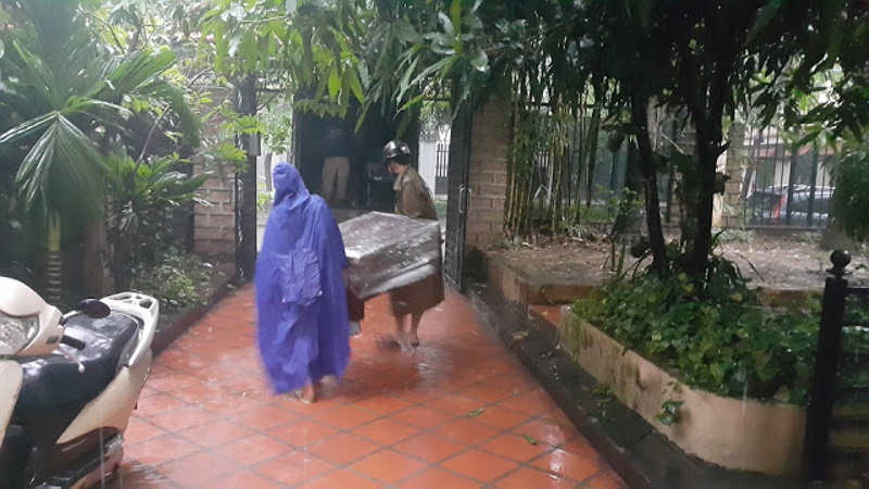 Những khó khăn khi chuyển nhà lúc trời mưa